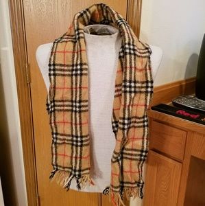 Vintage Burberrys 100% Wool scarf